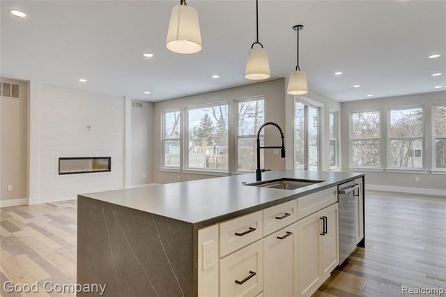 2418 Shenandoah Drive, Royal Oak, MI 48073