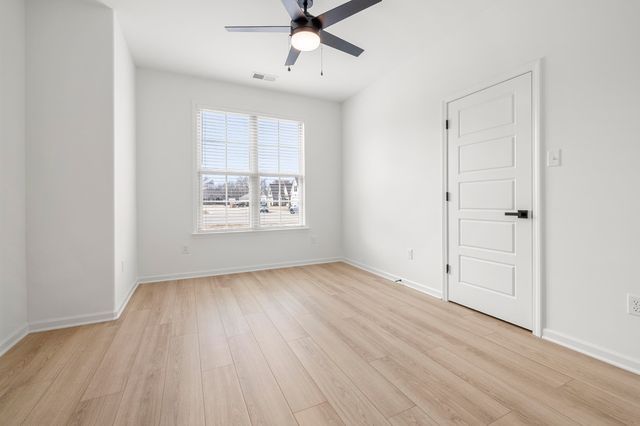 140 OAKLAND RIDGE CV, Oakland, TN 38060