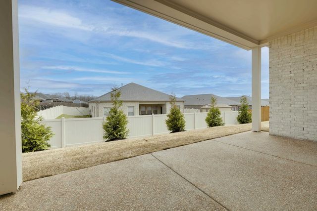 140 OAKLAND RIDGE CV, Oakland, TN 38060