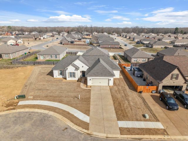 140 OAKLAND RIDGE CV, Oakland, TN 38060