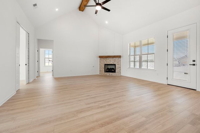 140 OAKLAND RIDGE CV, Oakland, TN 38060