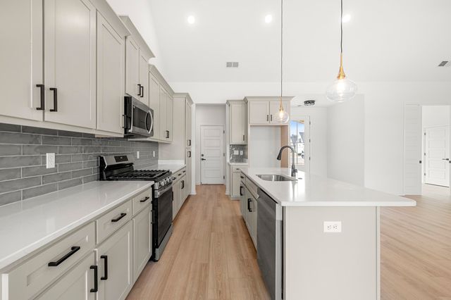 140 OAKLAND RIDGE CV, Oakland, TN 38060