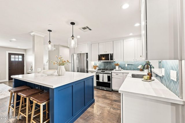 7702 E PINCHOT Avenue, Scottsdale, AZ 85251