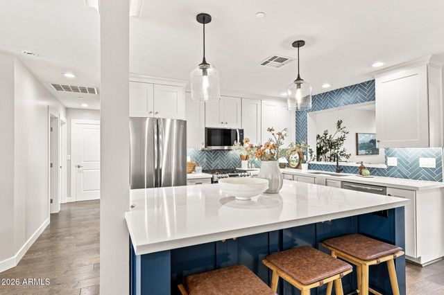 7702 E PINCHOT Avenue, Scottsdale, AZ 85251