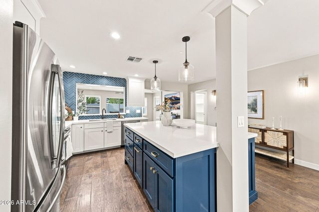 7702 E PINCHOT Avenue, Scottsdale, AZ 85251