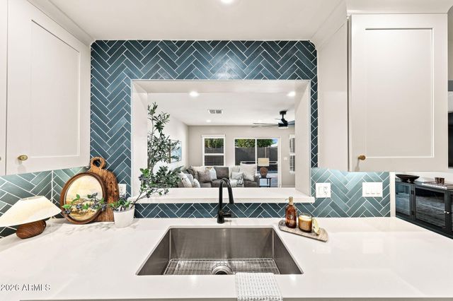 7702 E PINCHOT Avenue, Scottsdale, AZ 85251
