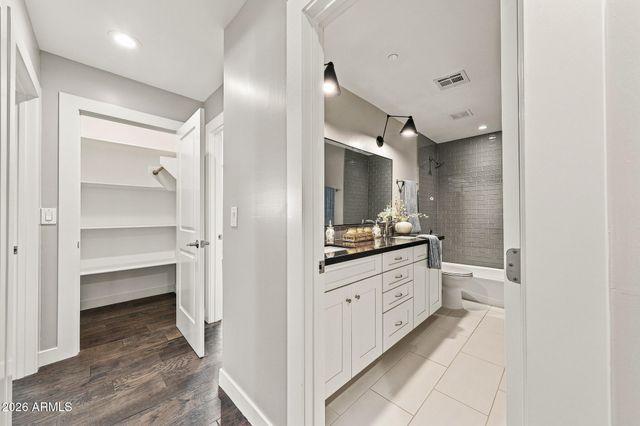 7702 E PINCHOT Avenue, Scottsdale, AZ 85251