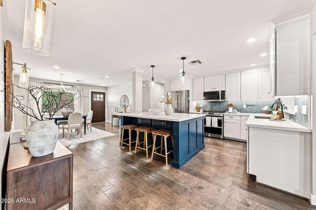 7702 E PINCHOT Avenue, Scottsdale, AZ 85251