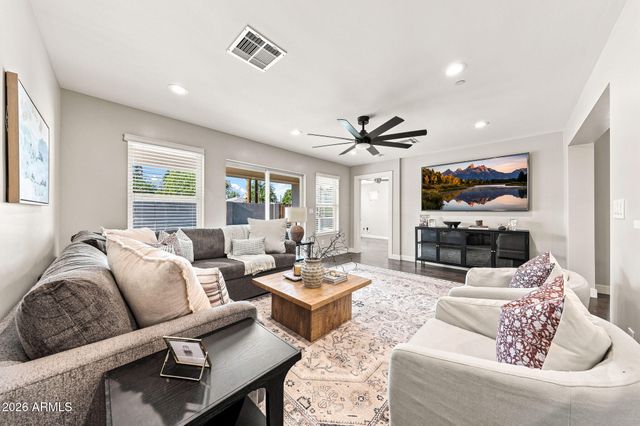 7702 E PINCHOT Avenue, Scottsdale, AZ 85251
