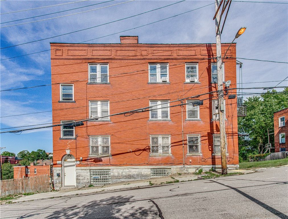 2029 Rose St, Hill District, PA 15219