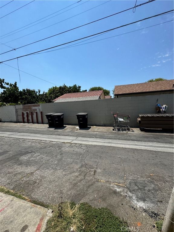 Image 10 of property listing at 5720 E Beverly, East Los Angeles, CA 90022