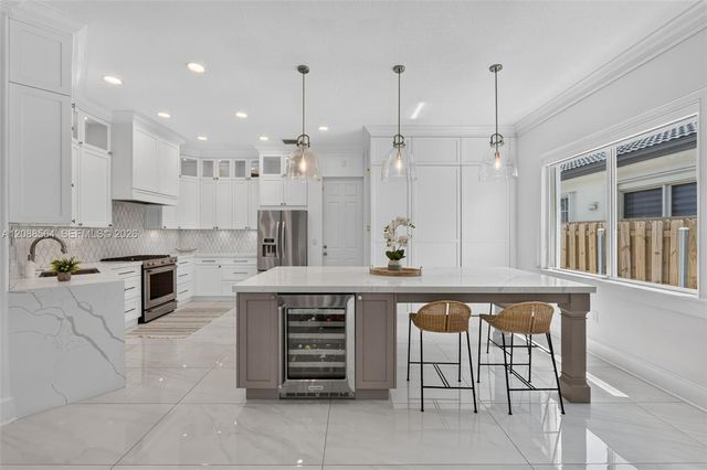 14940 NW 89th Avenue, Miami Lakes, FL 33018