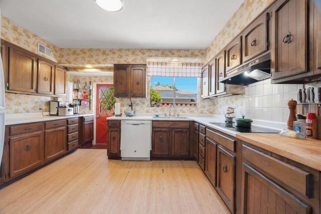101 King Street, Redwood City, CA 94062