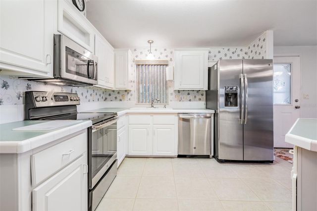 37443 GILL AVENUE, Zephyrhills, FL 33541