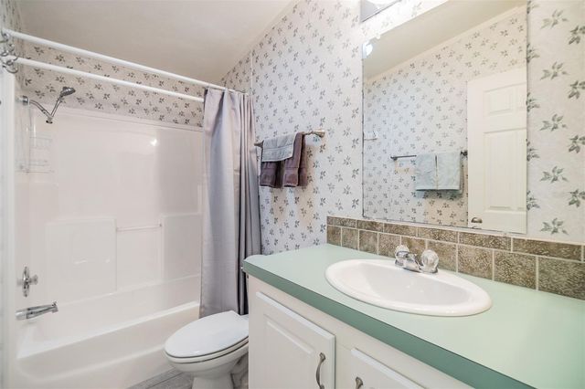 37443 GILL AVENUE, Zephyrhills, FL 33541