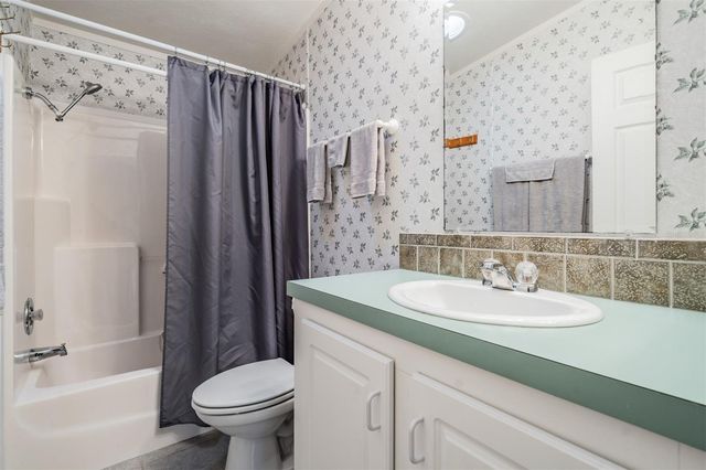 37443 GILL AVENUE, Zephyrhills, FL 33541