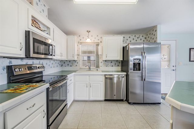 37443 GILL AVENUE, Zephyrhills, FL 33541