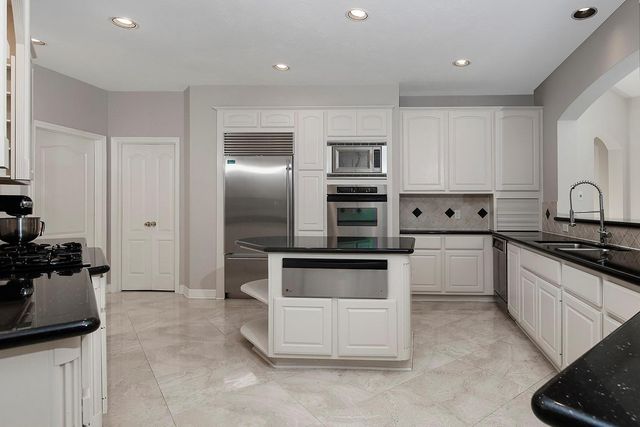 11827 Water Oak Drive, Magnolia, TX 77354