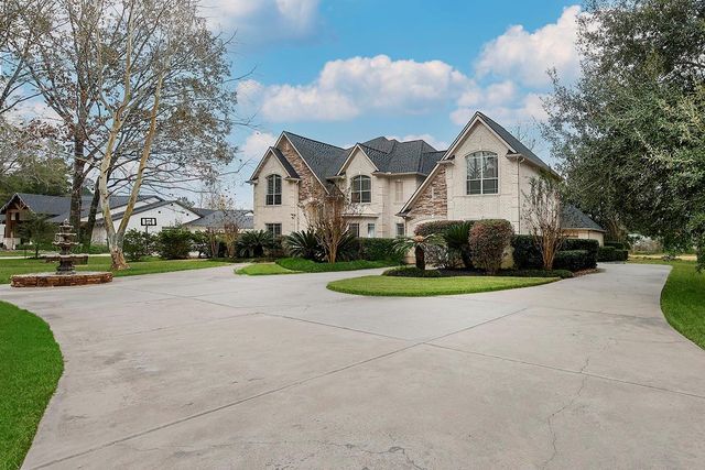 11827 Water Oak Drive, Magnolia, TX 77354