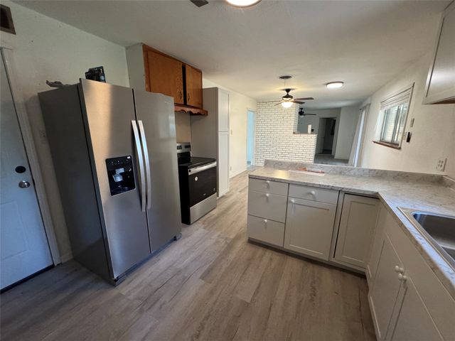 617 Forest Lane, Hurst, TX 76053