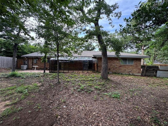 617 Forest Lane, Hurst, TX 76053
