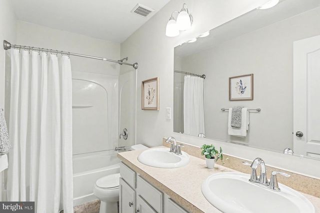 2162 GOLDEN EAGLE DR, York, PA 17408