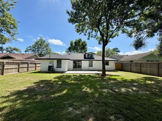 2717 Woodlawn St, Dickinson, TX 77539