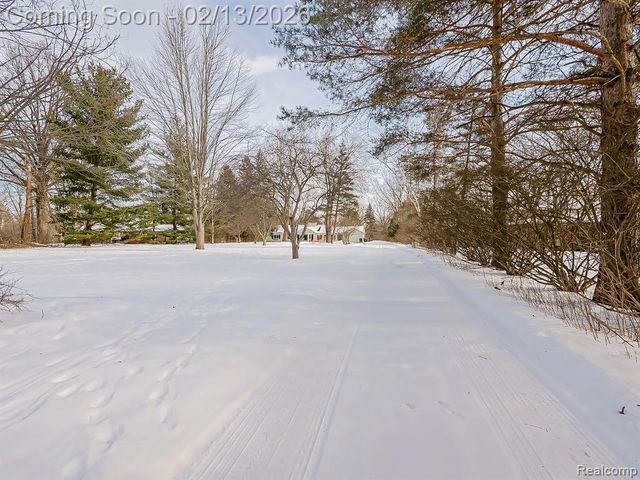 25330 Brookview Street, Farmington, MI 48336