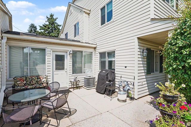 7714 157th Street W, Apple Valley, MN 55124