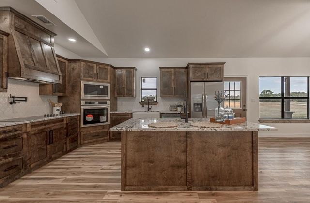 1033 Lonesome Dove Dr, Groveton, TX 75845