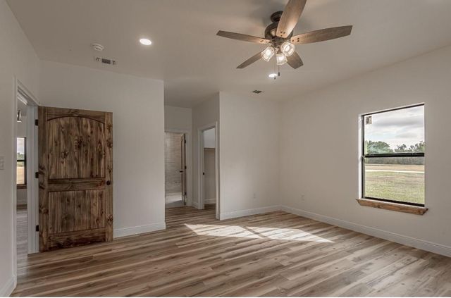 1033 Lonesome Dove Dr, Groveton, TX 75845