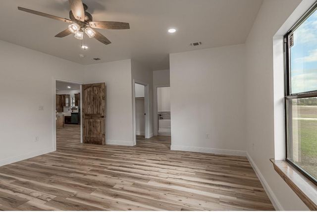 1033 Lonesome Dove Dr, Groveton, TX 75845