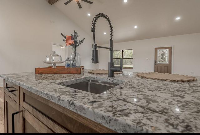 1033 Lonesome Dove Dr, Groveton, TX 75845