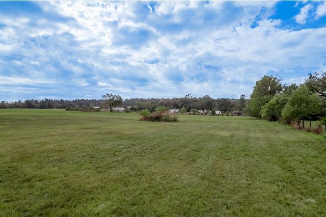 1033 Lonesome Dove Dr, Groveton, TX 75845