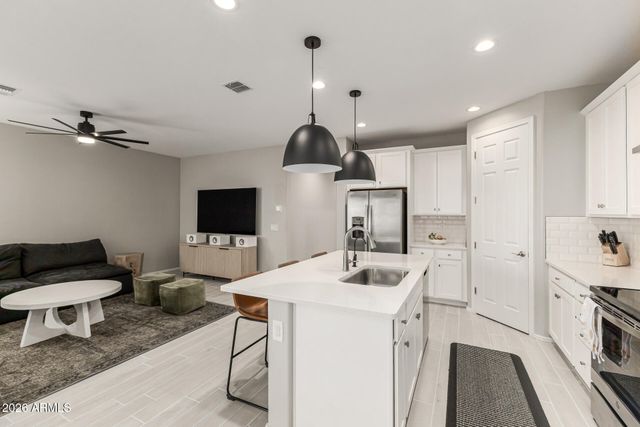 6303 N 67TH Lane, Glendale, AZ 85303