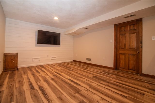 271 Wellman Ave 271, Chelmsford, MA 01863