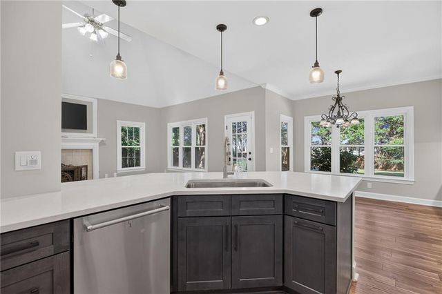 125 Kiveton Park Drive, Roswell, GA 30075