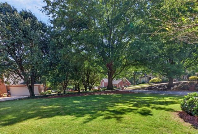 125 Kiveton Park Drive, Roswell, GA 30075