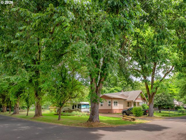 6611 Ne CHESTNUT St, Hillsboro, OR 97124