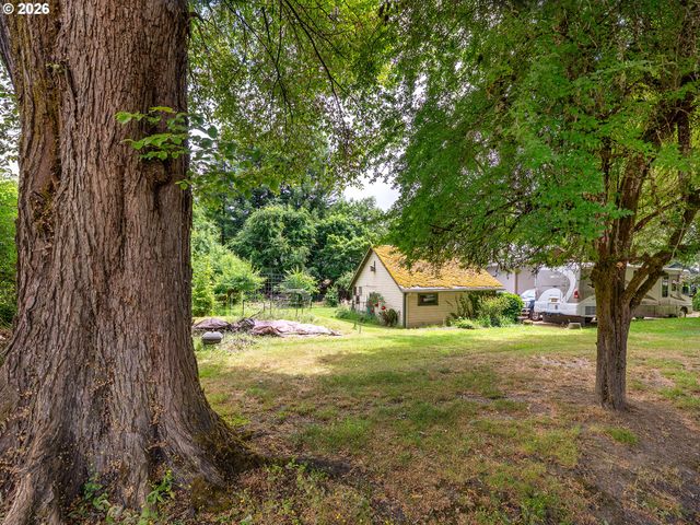 6611 Ne CHESTNUT St, Hillsboro, OR 97124