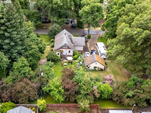 6611 Ne CHESTNUT St, Hillsboro, OR 97124