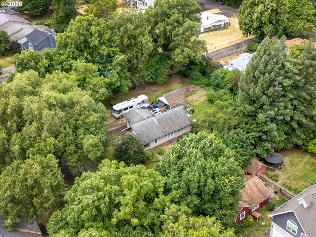 6611 Ne CHESTNUT St, Hillsboro, OR 97124