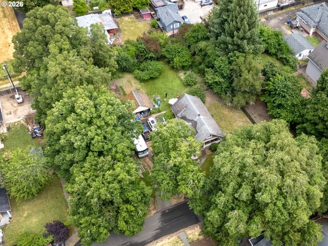 6611 Ne CHESTNUT St, Hillsboro, OR 97124