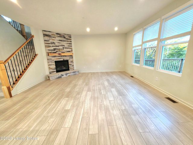 17505 Shakes Creek Dr, Fisherville, KY 40023