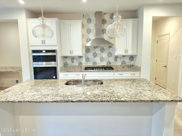 17505 Shakes Creek Dr, Fisherville, KY 40023