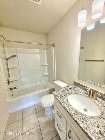 17505 Shakes Creek Dr, Fisherville, KY 40023