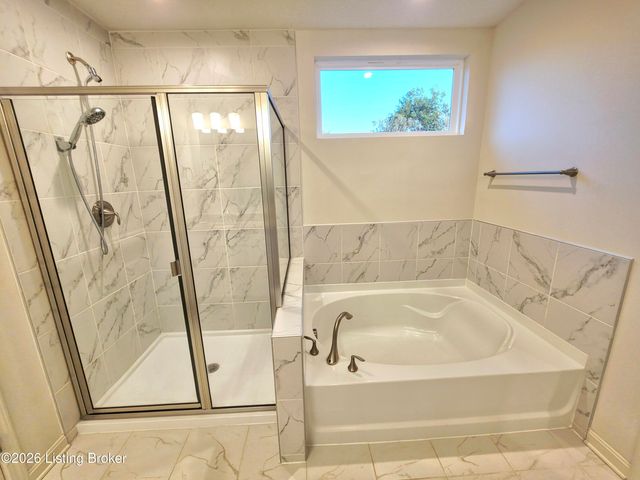 17505 Shakes Creek Dr, Fisherville, KY 40023