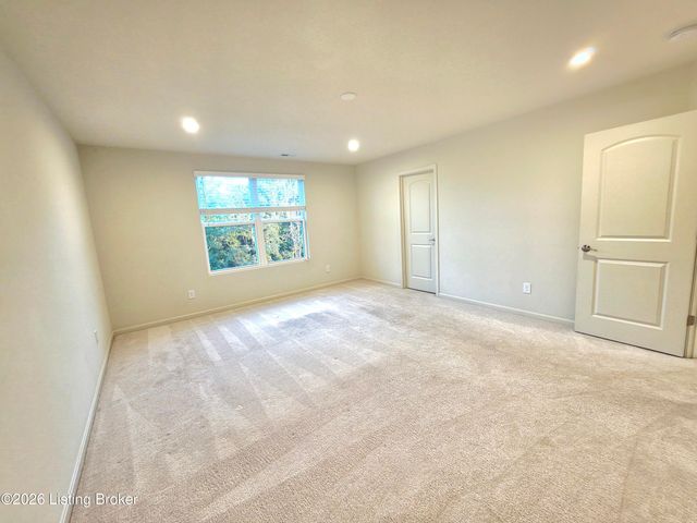 17505 Shakes Creek Dr, Fisherville, KY 40023