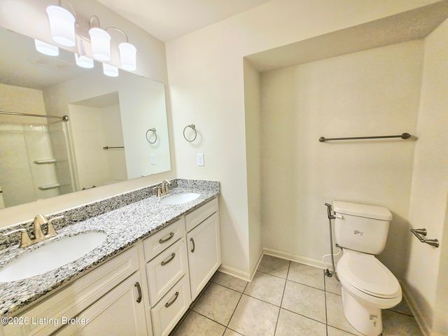 17505 Shakes Creek Dr, Fisherville, KY 40023