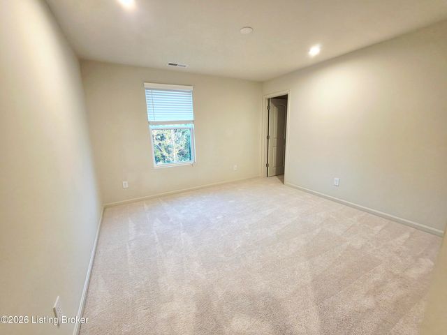 17505 Shakes Creek Dr, Fisherville, KY 40023